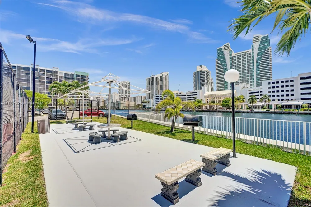 200 Leslie Dr #1031 Hallandale Beach, FL 33009