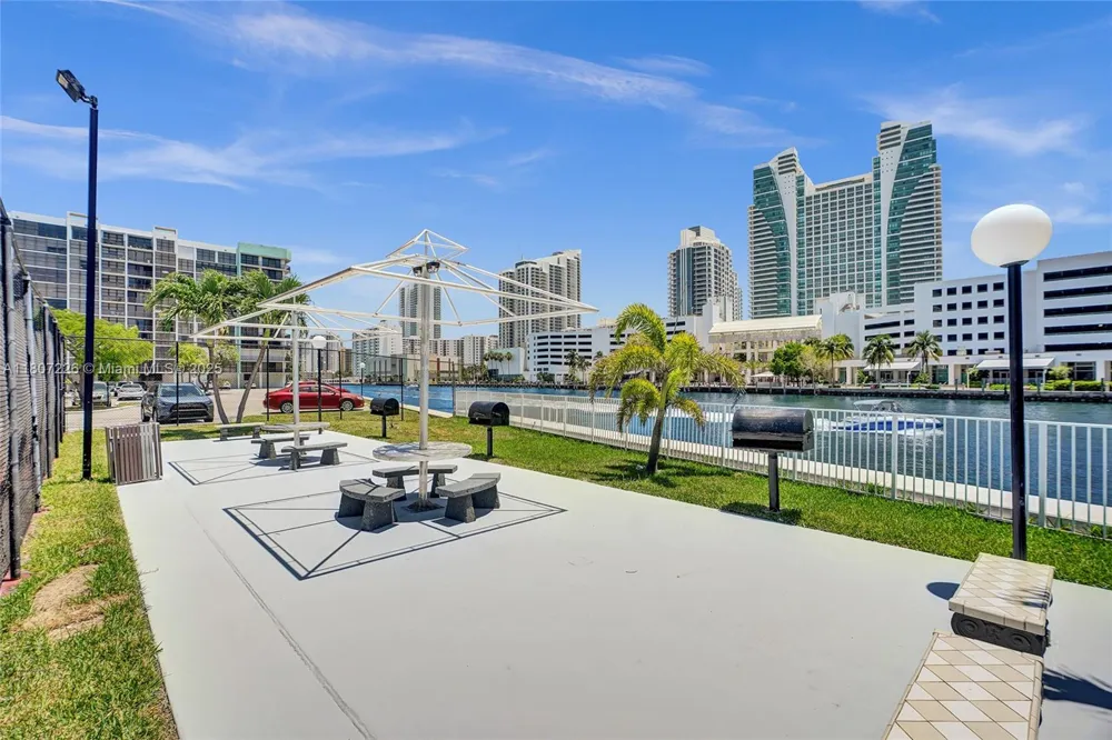 200 Leslie Dr #1031 Hallandale Beach, FL 33009
