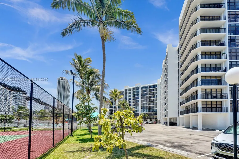 200 Leslie Dr #1031 Hallandale Beach, FL 33009