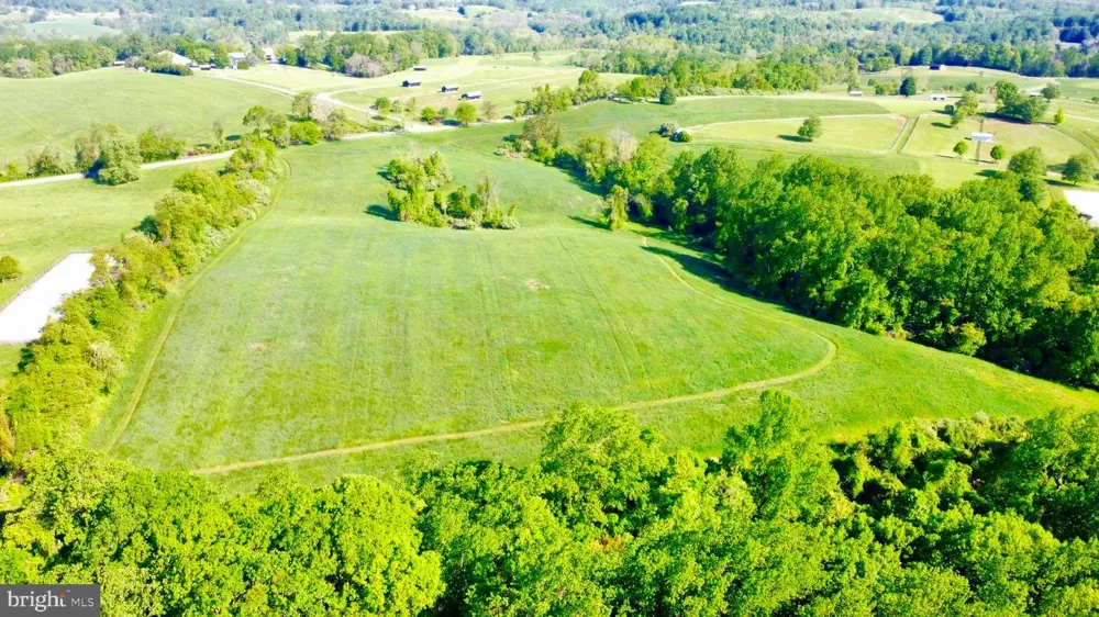 2295 HILLTOP VIEW Unionville, PA 19320
