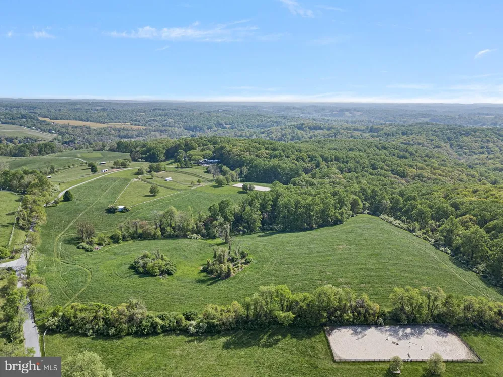2295 HILLTOP VIEW Unionville, PA 19320