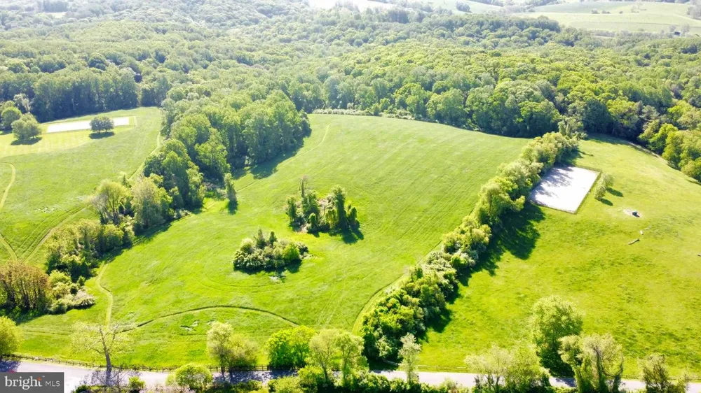 2295 HILLTOP VIEW Unionville, PA 19320
