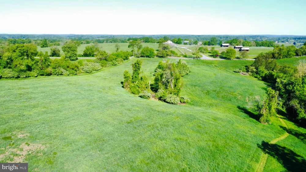 2295 HILLTOP VIEW Unionville, PA 19320