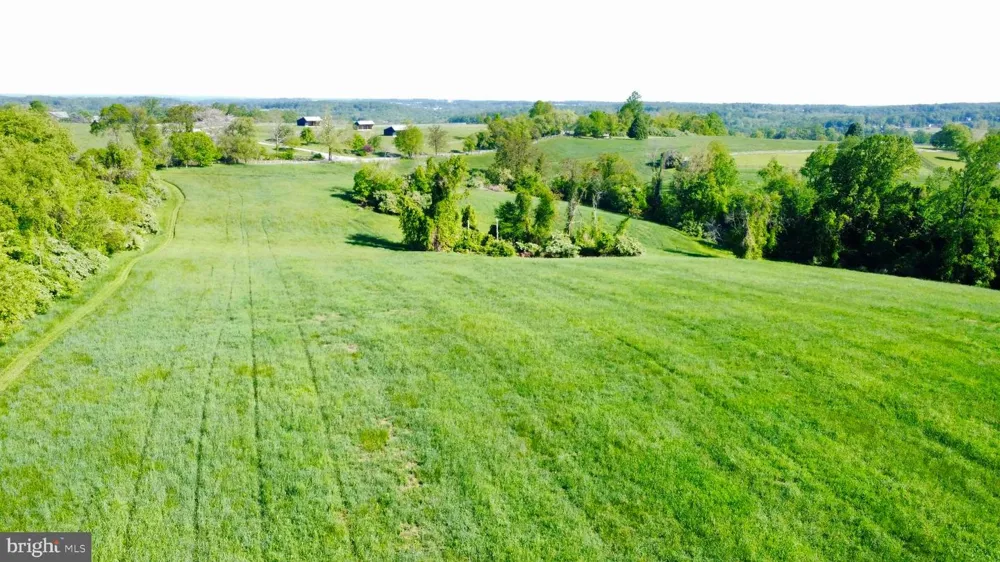 2295 HILLTOP VIEW Unionville, PA 19320
