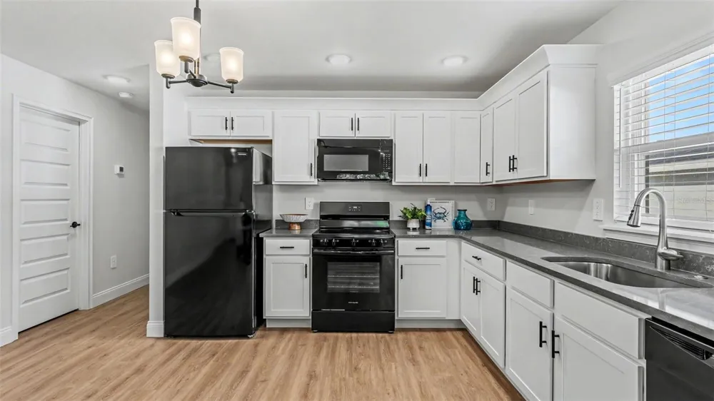 1242 DOROTHY STREET Lakeland, FL 33815