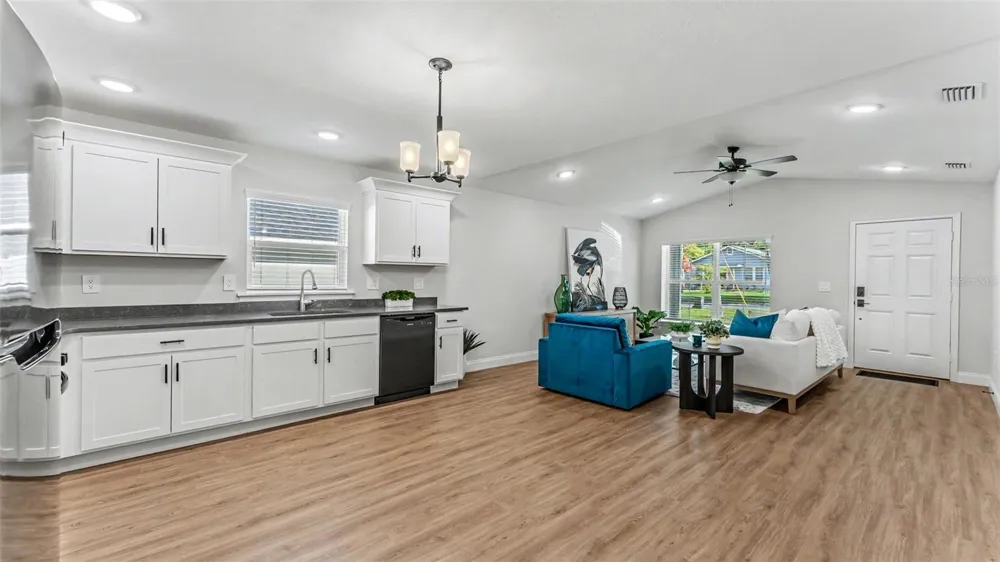 1242 DOROTHY STREET Lakeland, FL 33815