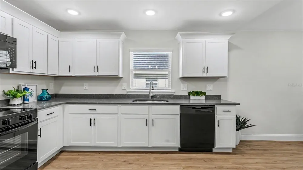 1242 DOROTHY STREET Lakeland, FL 33815