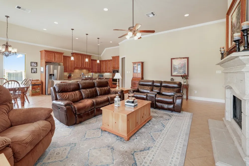 1617 High Lonesome Leander, TX 78641