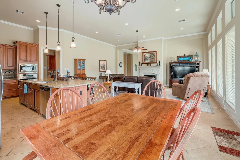 1617 High Lonesome Leander, TX 78641