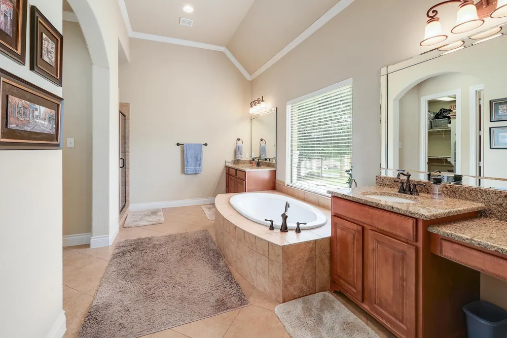 1617 High Lonesome Leander, TX 78641