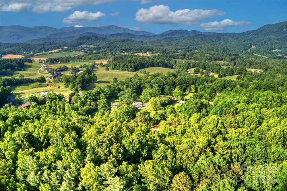 V/L Smith Knolls Road Fairview, NC 28730
