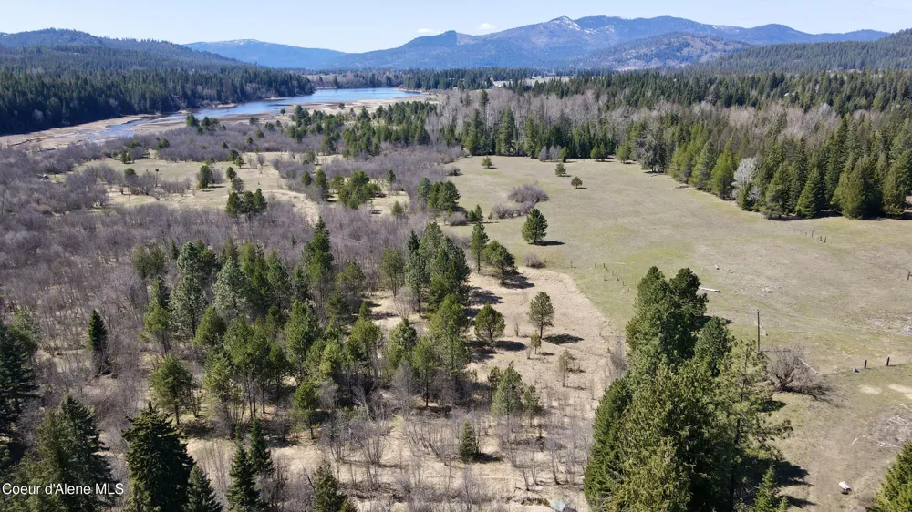 3216 Dufort Road Sagle, ID 83860