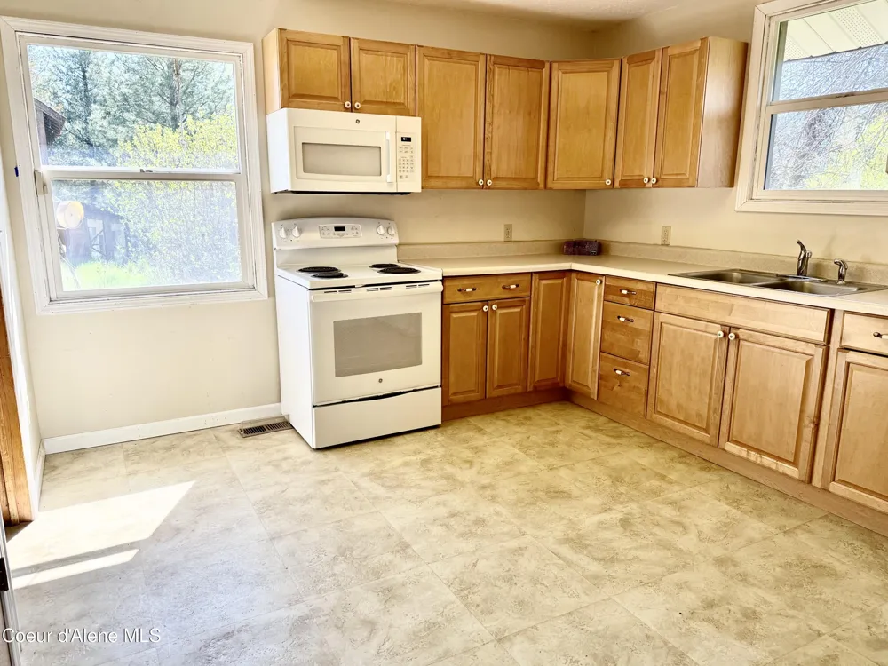 3216 Dufort Road Sagle, ID 83860
