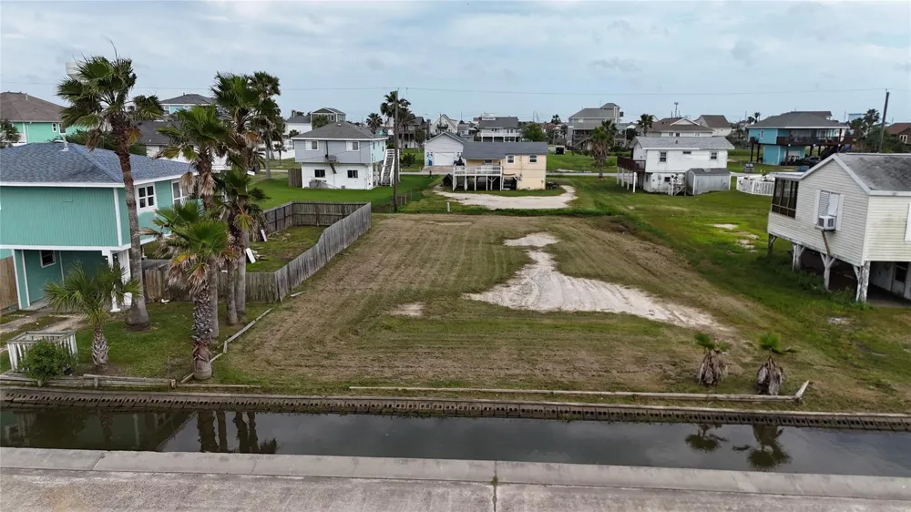 16627 Jolly Roger Jamaica Beach, TX 77554