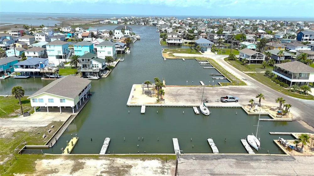 16627 Jolly Roger Jamaica Beach, TX 77554