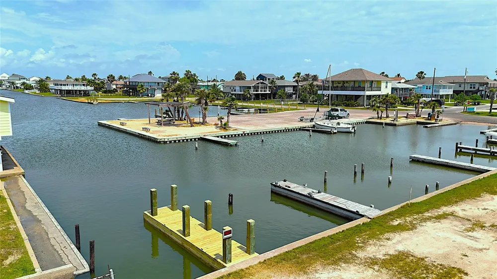 16627 Jolly Roger Jamaica Beach, TX 77554