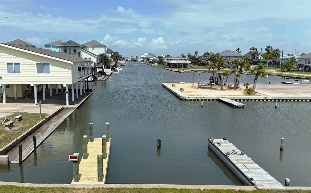 16627 Jolly Roger Jamaica Beach, TX 77554