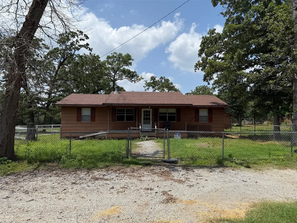7719 County Road 233 Centerville, TX 75833