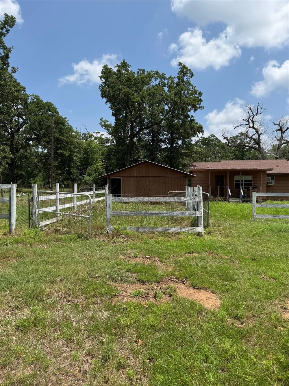 7719 County Road 233 Centerville, TX 75833
