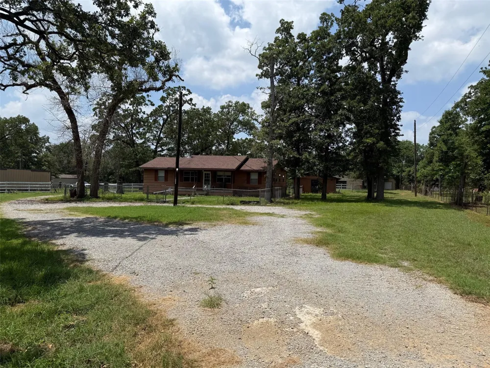 7719 County Road 233 Centerville, TX 75833