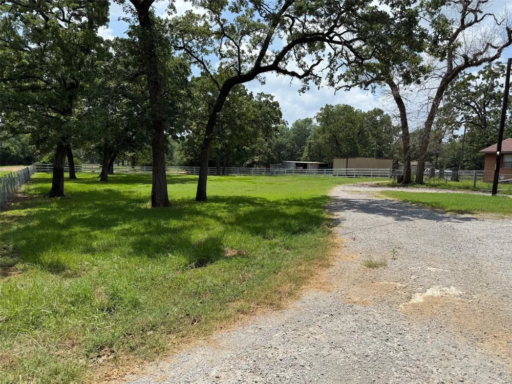 7719 County Road 233 Centerville, TX 75833