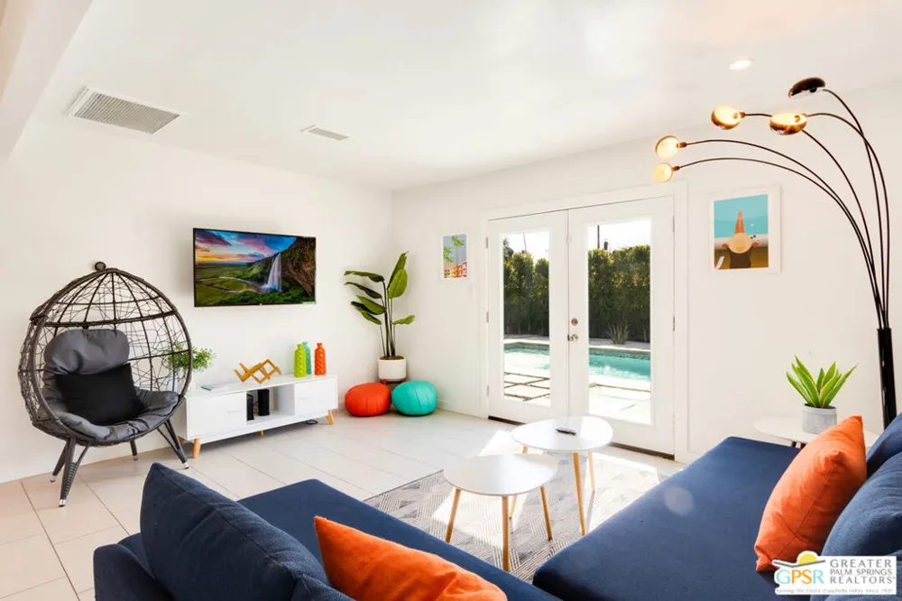 4373 E Camino Parocela Palm Springs, CA 92264