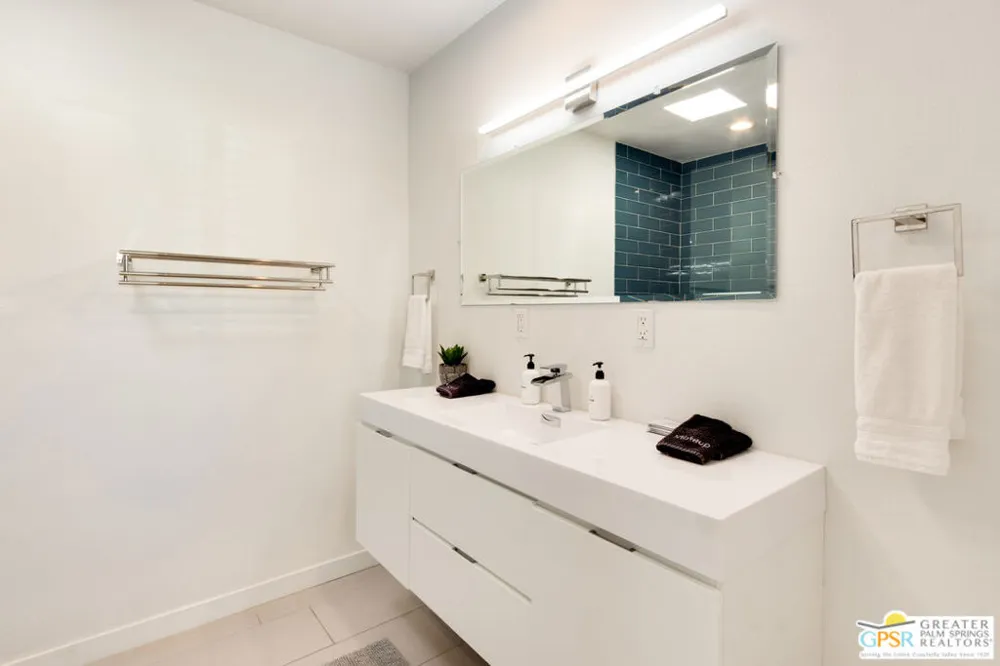 4373 E Camino Parocela Palm Springs, CA 92264