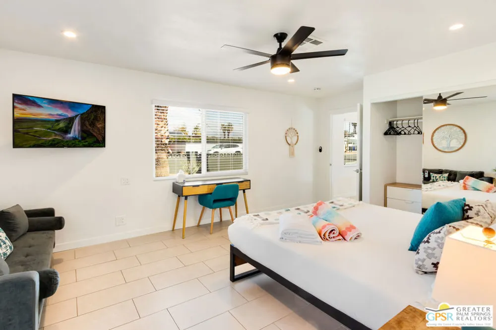 4373 E Camino Parocela Palm Springs, CA 92264
