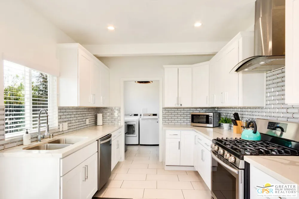 4373 E Camino Parocela Palm Springs, CA 92264