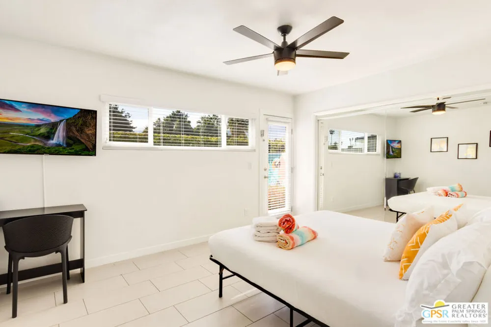 4373 E Camino Parocela Palm Springs, CA 92264