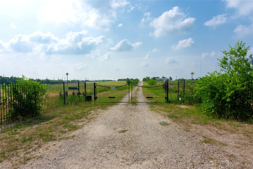 11209 Doyle Overton Road Road Del Valle, TX 78617