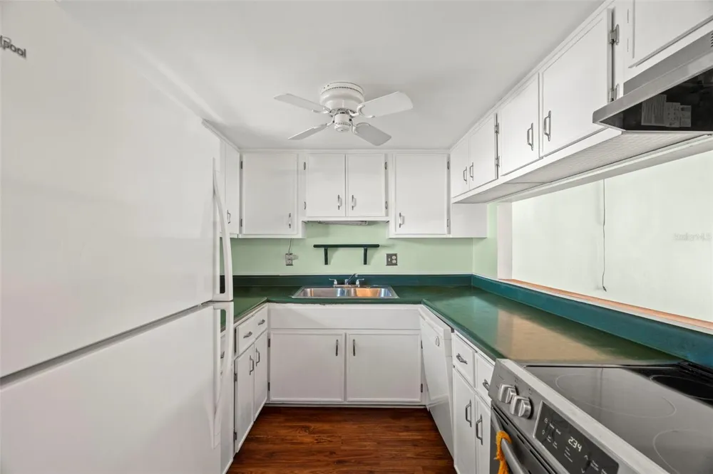 7701 STARKEY ROAD #504 Seminole, FL 33777