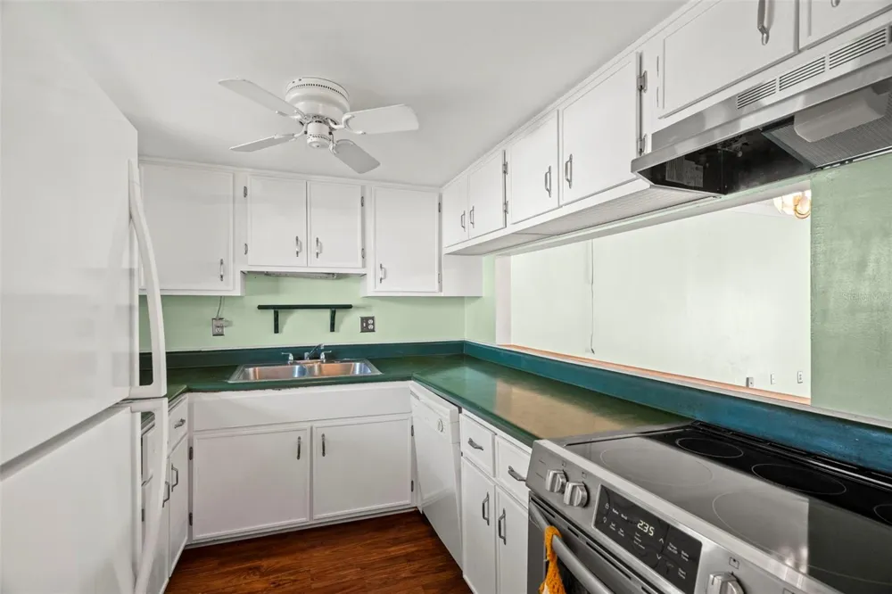 7701 STARKEY ROAD #504 Seminole, FL 33777