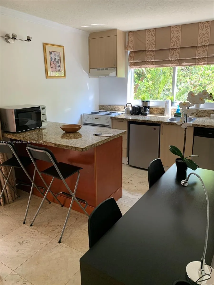 2951 S Bayshore Dr #417 Miami, FL 33133