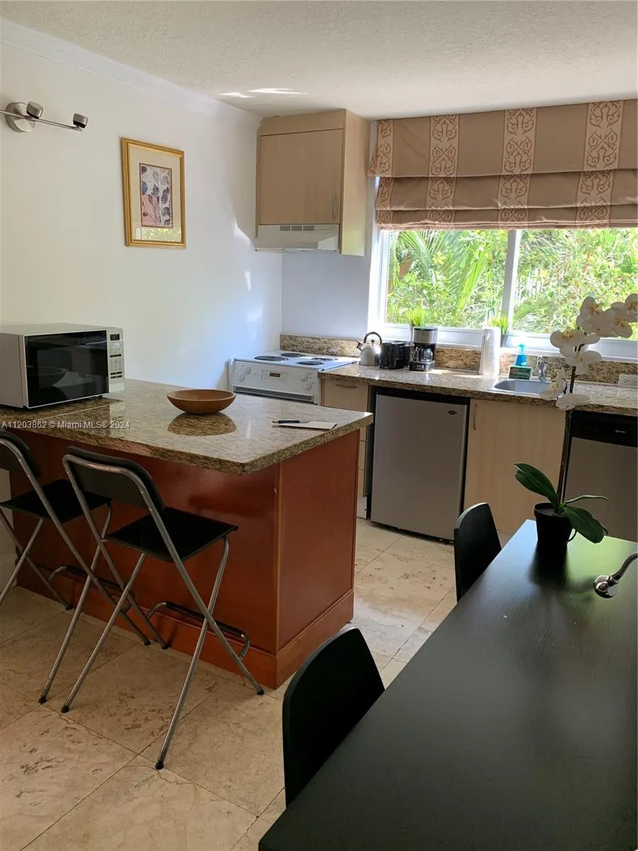 2951 S Bayshore Dr #417 Miami, FL 33133