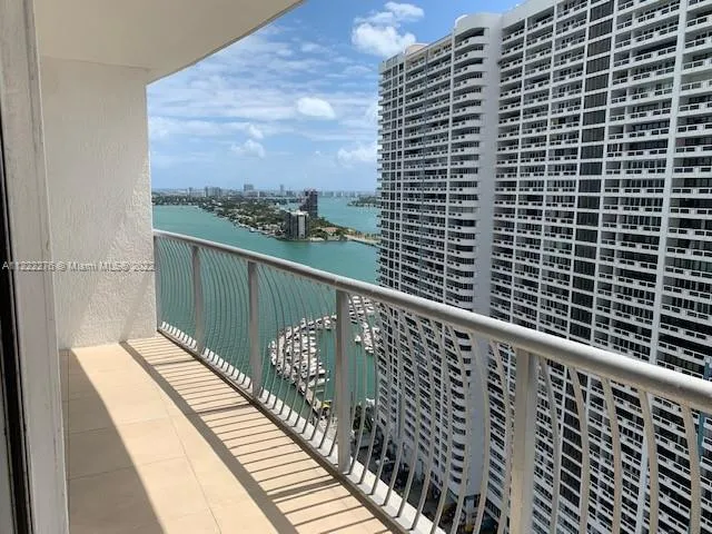 1750 Bayshore Dr #2806 Miami, FL 33132