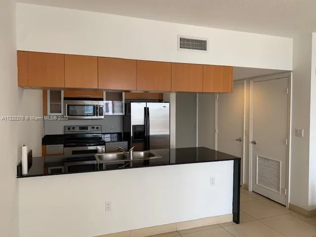 1750 Bayshore Dr #2806 Miami, FL 33132