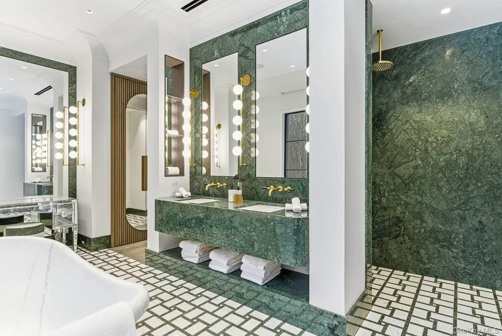 43 Old Orchard Lane East Hampton, NY 11937