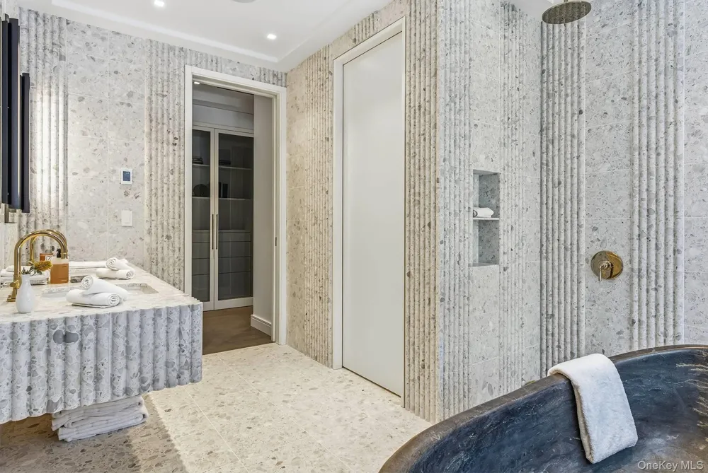 43 Old Orchard Lane East Hampton, NY 11937