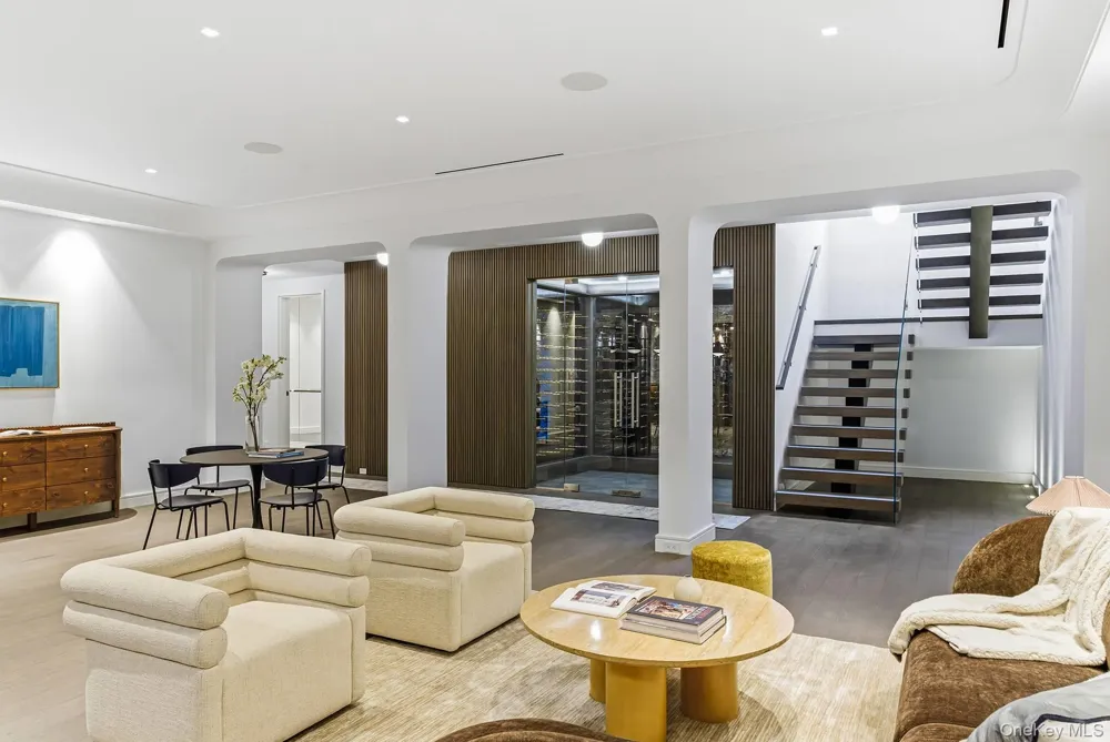 43 Old Orchard Lane East Hampton, NY 11937