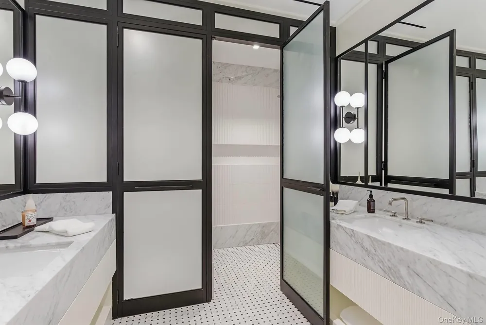 43 Old Orchard Lane East Hampton, NY 11937