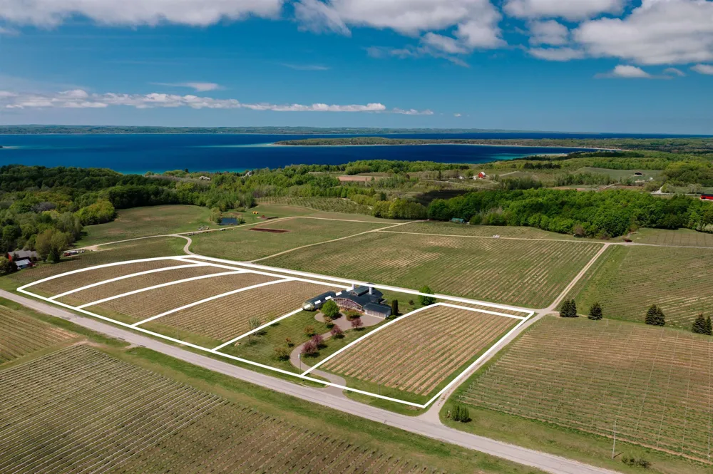 2721 Nelson Road Peninsula Township, MI 49686
