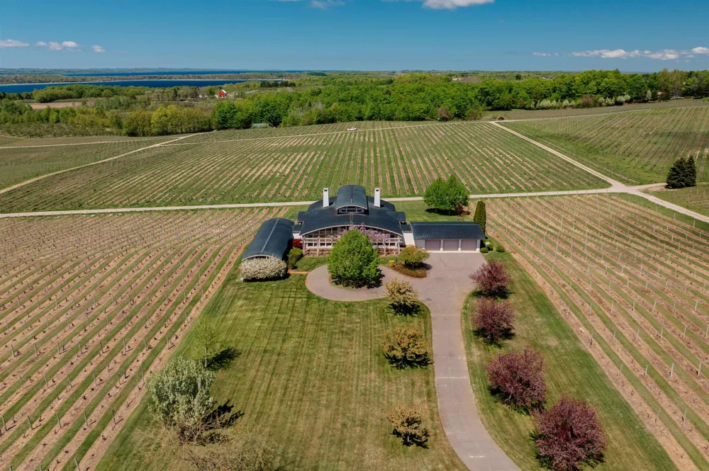 2721 Nelson Road Peninsula Township, MI 49686