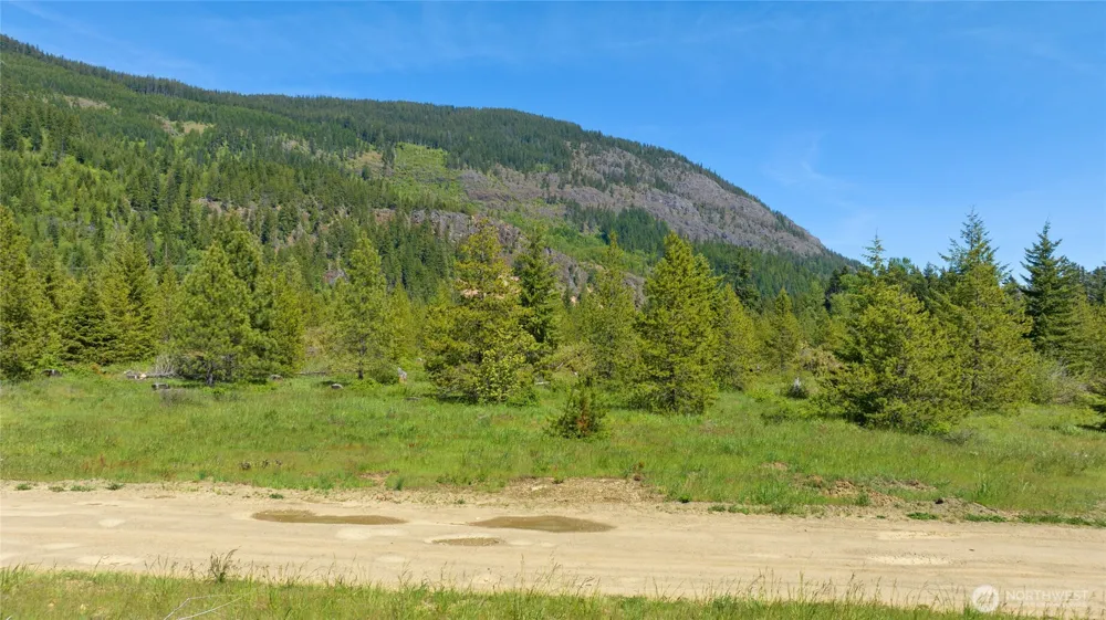 1 Sparks Road Easton, WA 98925