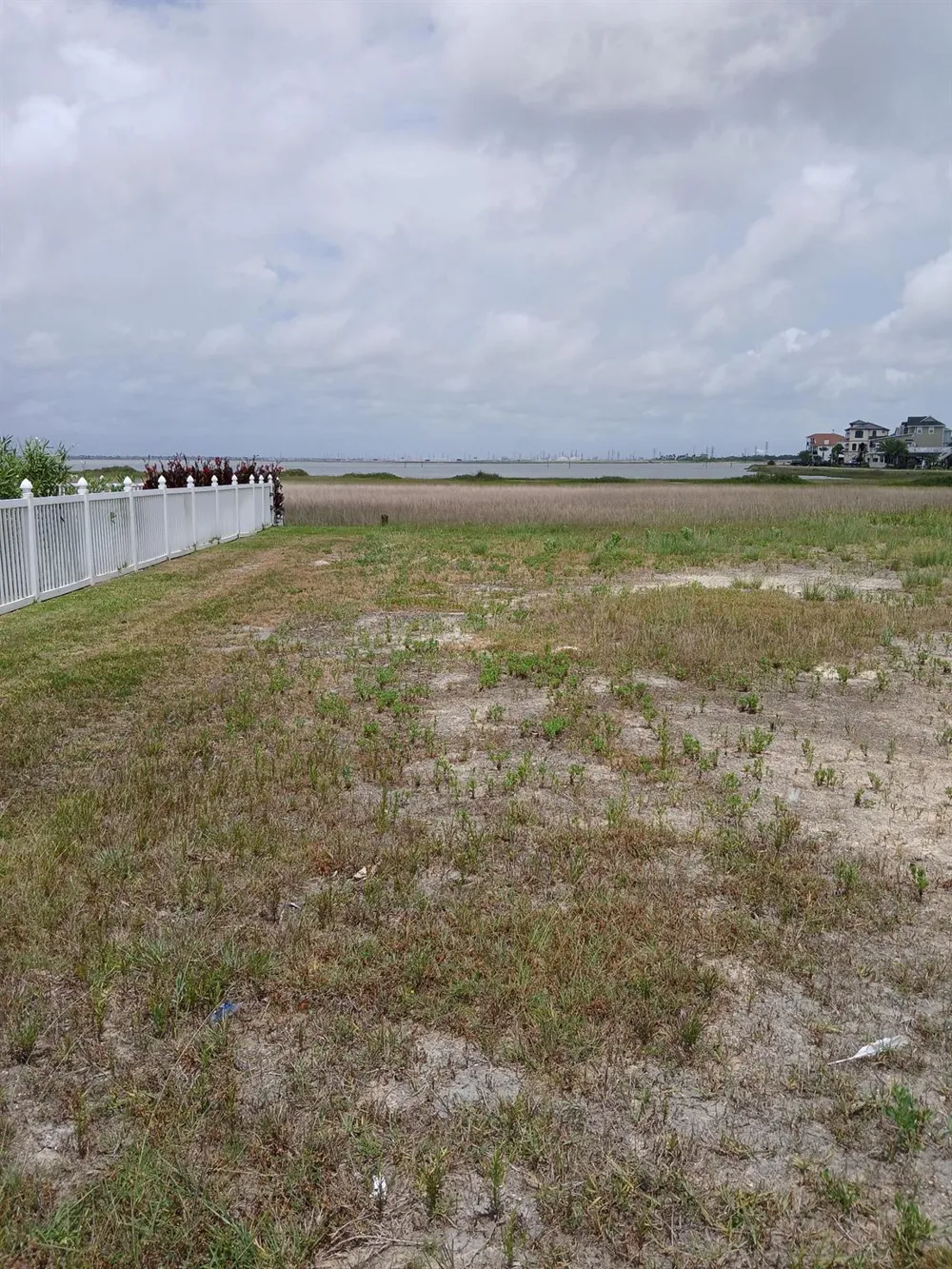 27 Tiki Drive Tiki Island, TX 77554