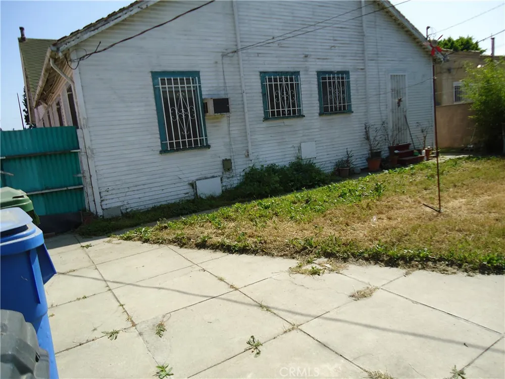 1723 browning blvd. Los Angeles, CA 90062