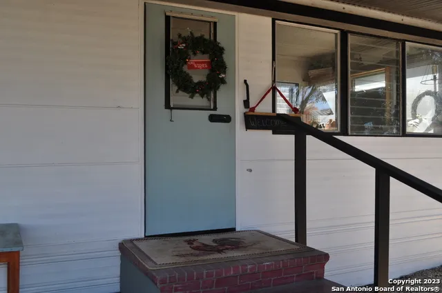 679 FAURIE RD Lakehills, TX 78063
