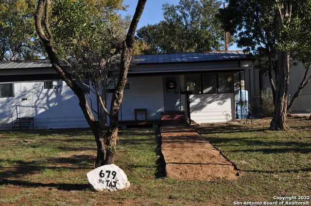 679 FAURIE RD Lakehills, TX 78063