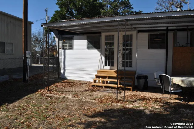 679 FAURIE RD Lakehills, TX 78063