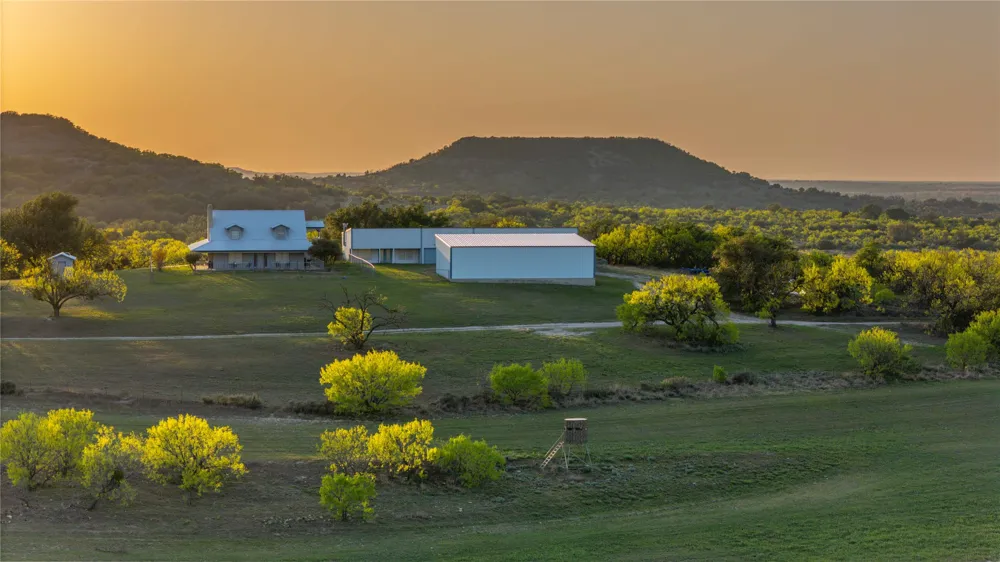 1952 FM 1689 Comanche, TX 76442